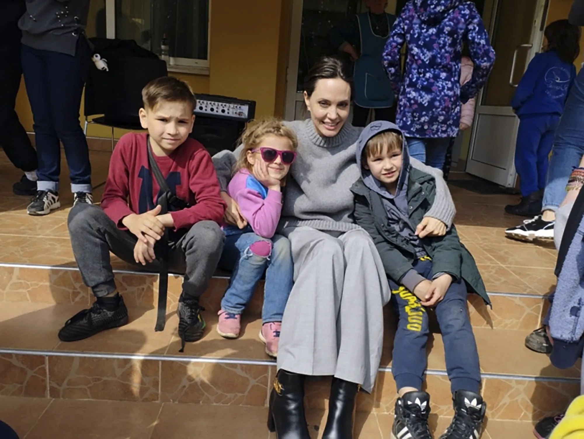Angelina Jolie&nbsp;poses for a photo with children in Lviv, Ukraine on Apr. 30.&nbsp;