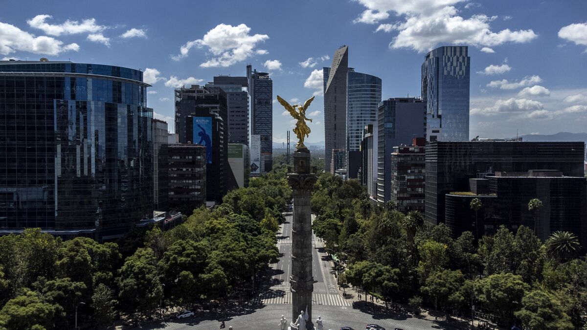 A $41 Billion Debt Binge Turns Mexico Into No. 1 EM Borrower