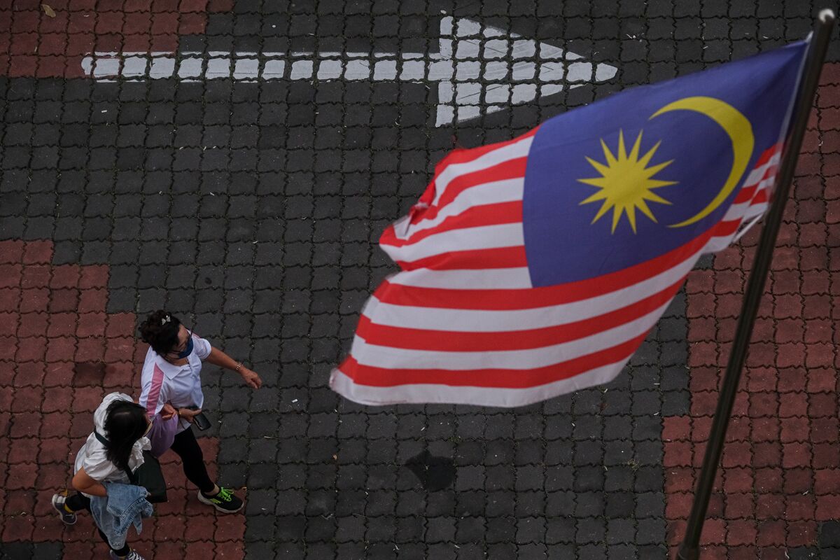 
                            Rate Hike Expectations Build in Malaysia on Economic Resilience