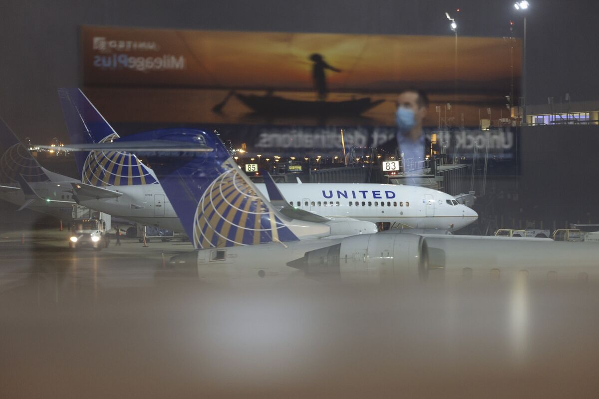 United Airlines Starts a Mechanic-Training Program to Diversify Its  Workforce - Bloomberg