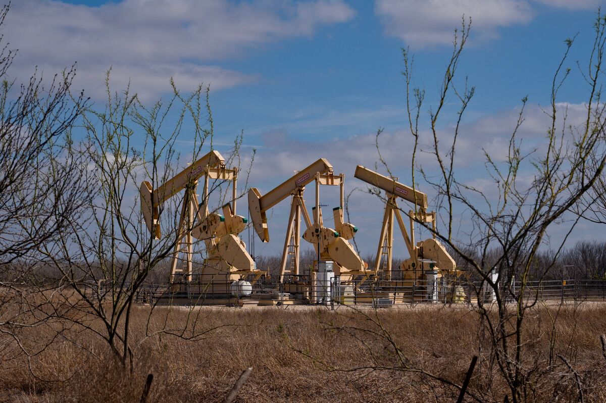 Oil Hedging Desks Closing Out a Record-Breaking Week Brace for More Kép