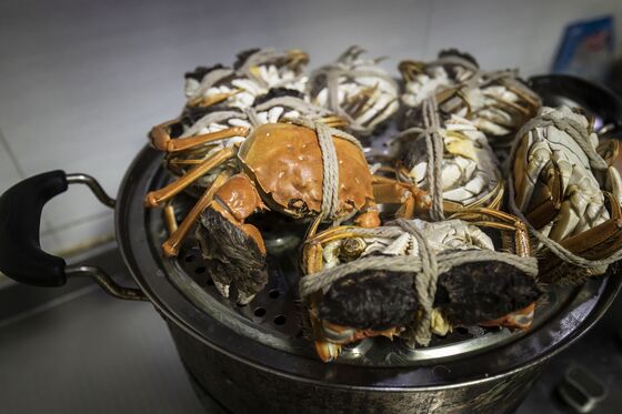 $400 Hairy Crabs Selling Out in China as Consumers Splurge