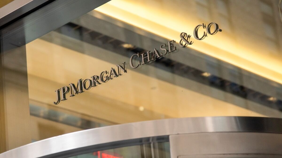 JPMorgan, Barclays Among Banks Facing Tricolor Losses