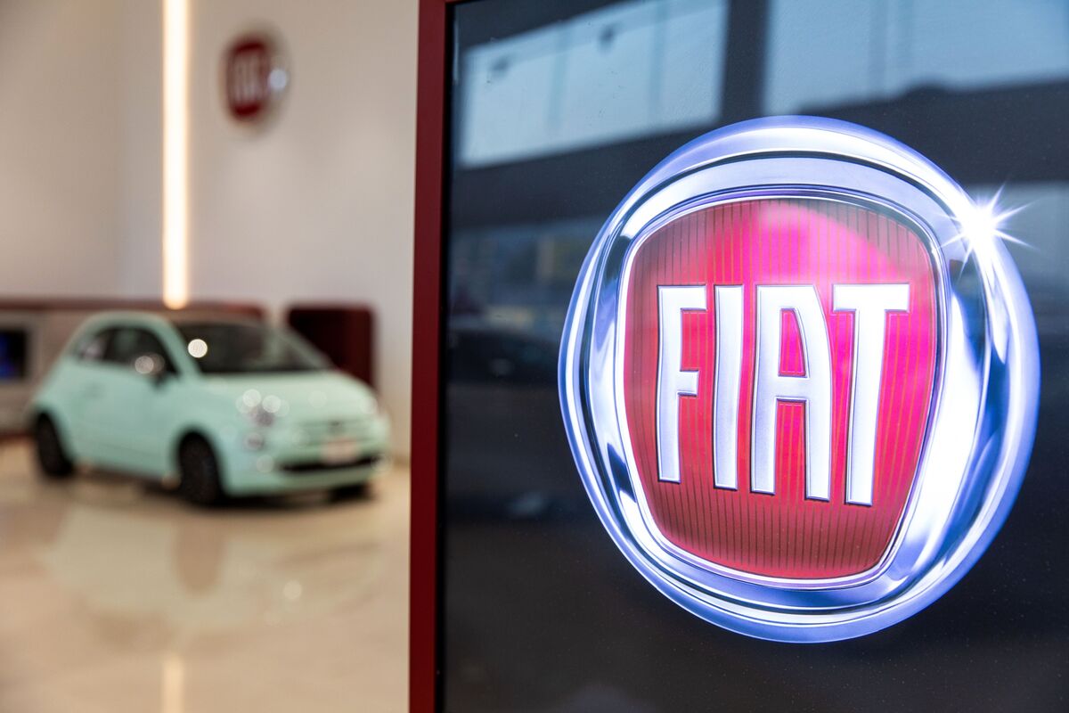 Fiat Chrysler Nears $6.9 Billion State-Backed Loan From Intesa - Bloomberg