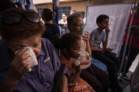 Venezuelan Opposition Sends Medical Help to Nation’s Slums