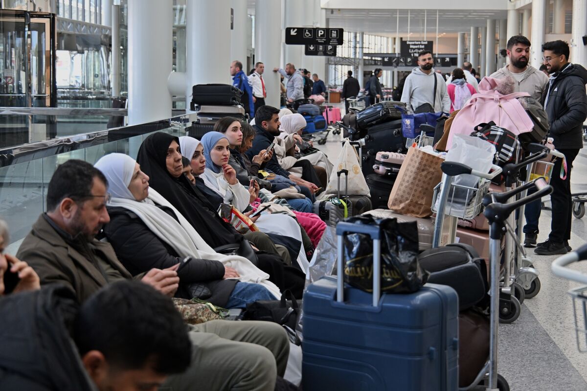Iran Strikes Disrupt Thousands of Flights; Dubai Airport Hit