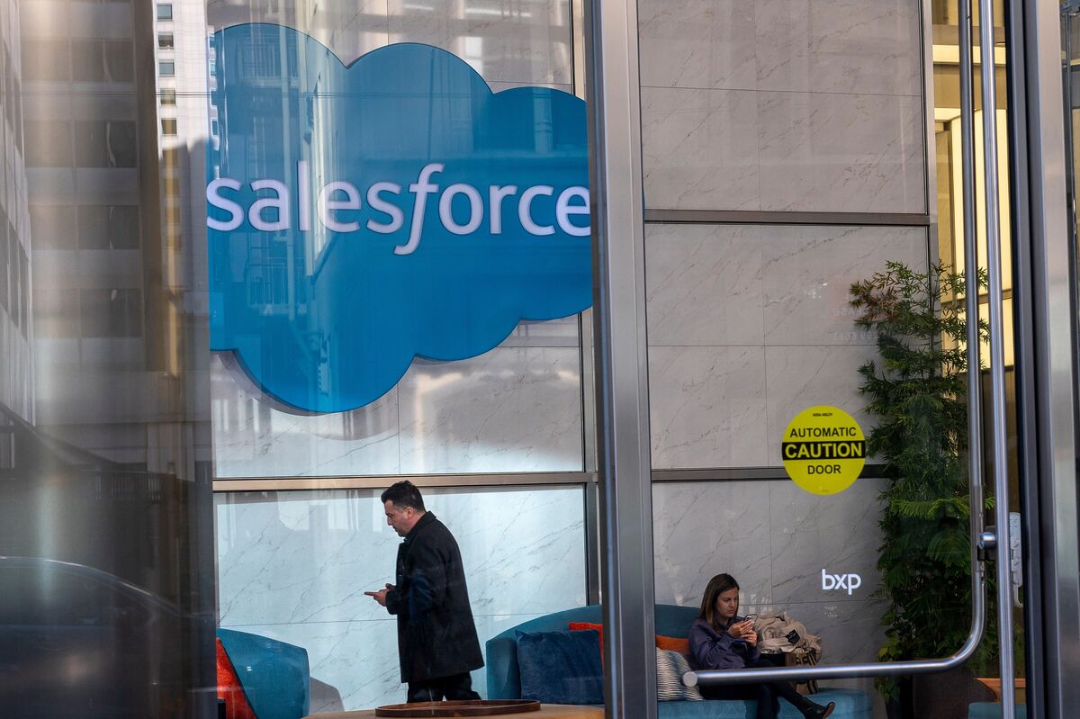 Salesforce Snow Salesforce (CRM), Snowflake (SNOW) Boost Profit Amid Investor Pressure ...