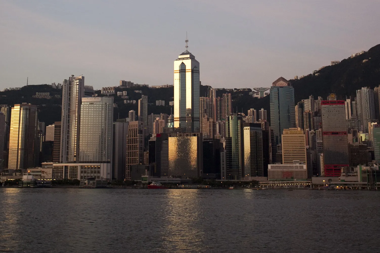 Li Ka-shing Sells Hong Kong Tower for Record $5.2 Billion