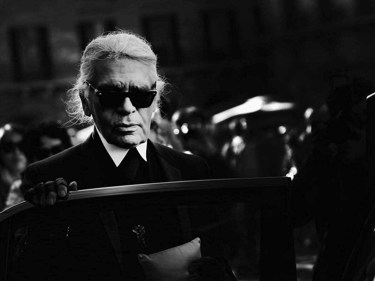 Karl Lagerfeld Dies at 85, Famed Fashion Designer, Chanel Leader - Bloomberg