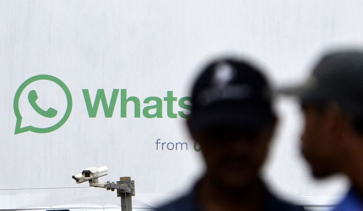 bloomberg.com - Alex Gabriel Simon - Indian Insurer's Worker Posts Draft Earnings in WhatsApp Status