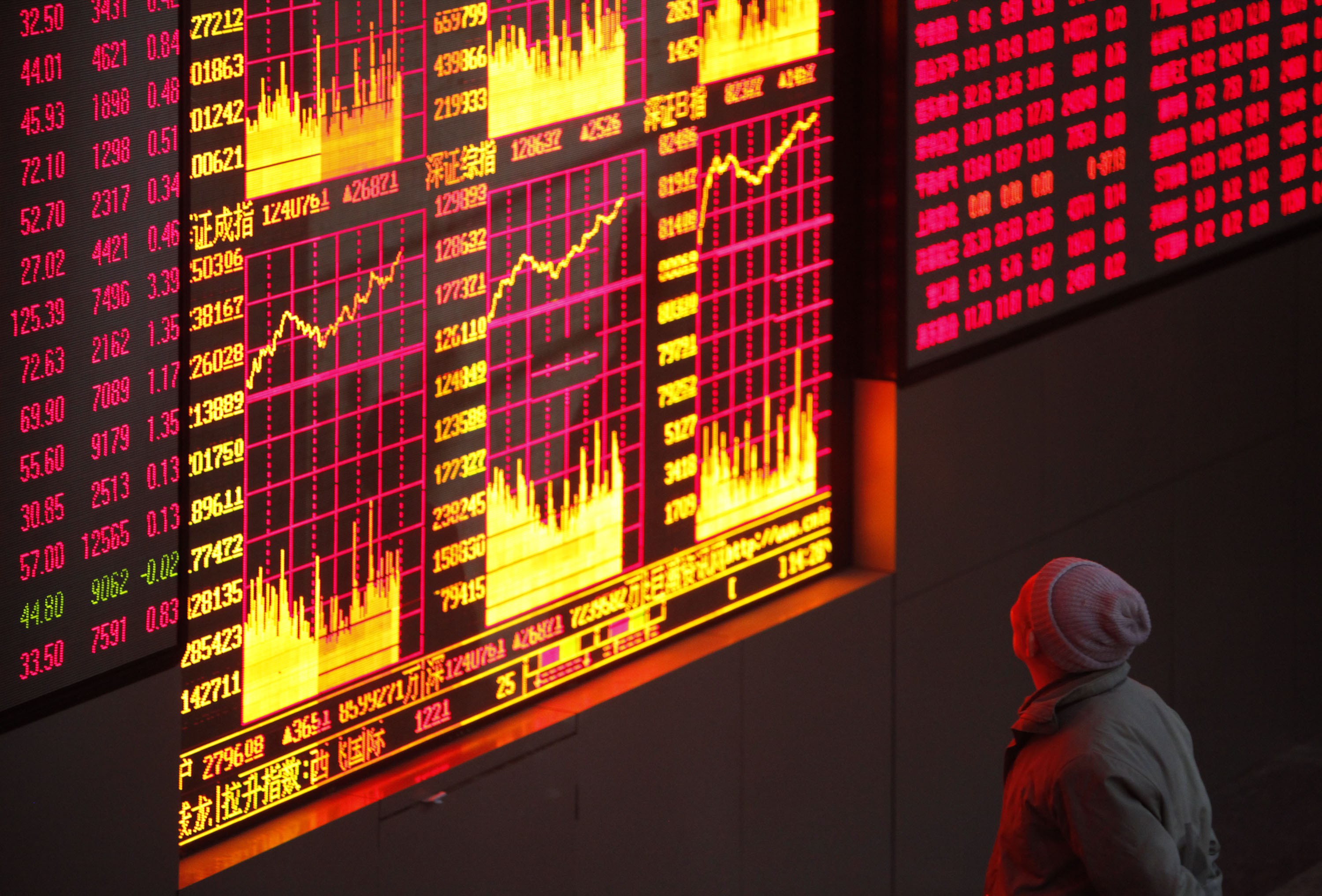 Asian Stocks Drop as China Rate Concern Lingers