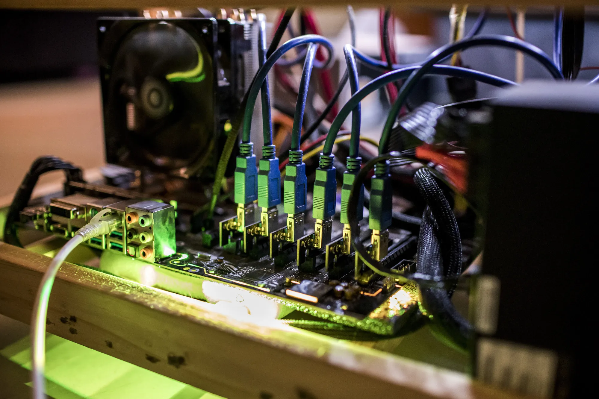 Bitcoin Exchanges Are Buckling While the Price Surges Past $16,000 -  Bloomberg