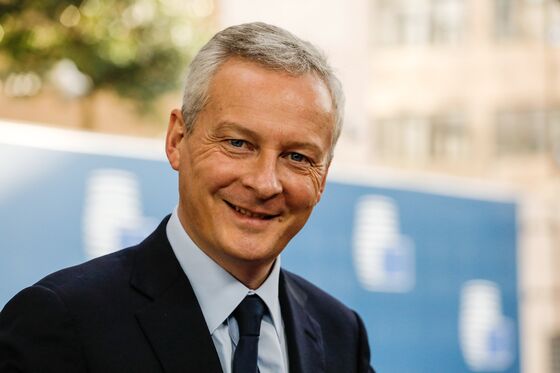 Le Maire Says France Sticks to Its Growth Outlook as Risks Rise