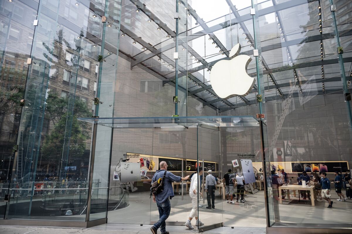 ブルームバーグのニュース記事「アップル、ロボットなど一連の新製品投入を計画－ＡＩでの復活目指す」の画像