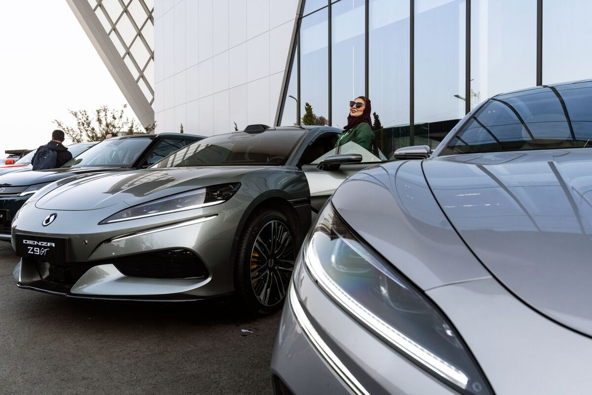 bloomberg.com - China's 'Insane' Car Market Flooded With Hundreds of New Models