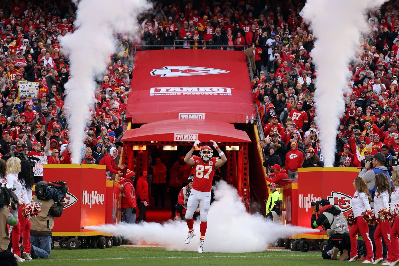 2023 NFL Christmas Schedule Takes on NBA With 49ers, Chiefs and Eagles