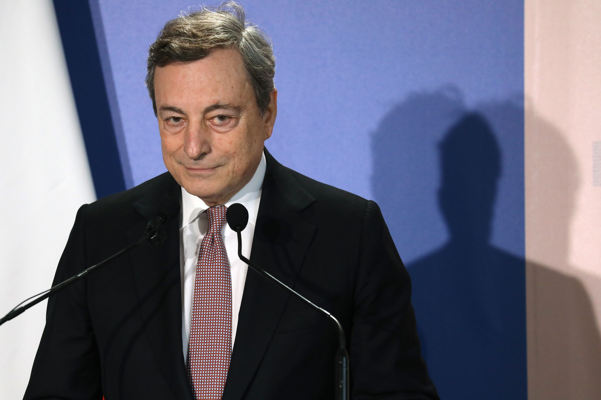 Il primo ministro italiano Mario Draghi mira a rafforzare il controllo delle difese per l’acquisizione dell’Italia