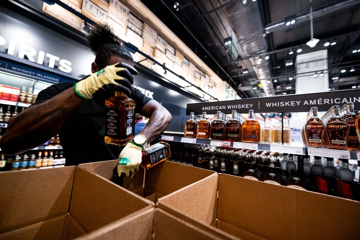 bloomberg.com - Thomas Seal - US Wants Its Booze Back in Canada's Stores But Some Say Don't Buy It