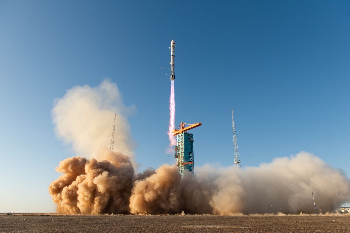 China Lands Rocket Back on Earth in Push to Catch Up With SpaceX