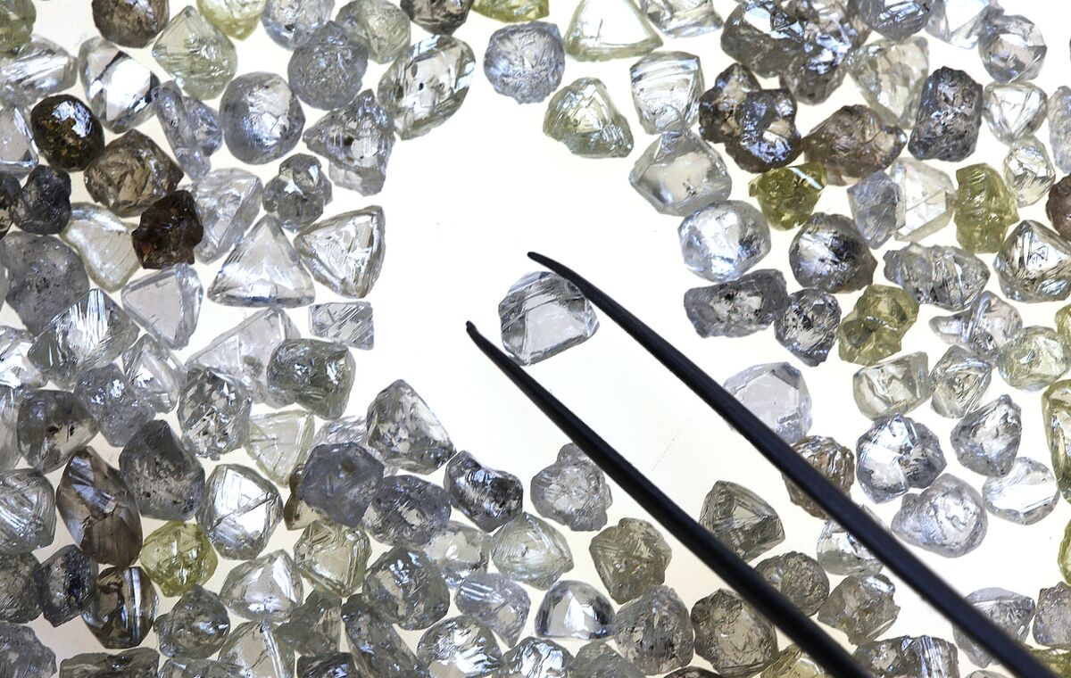bloomberg.com - Mbongeni Mguni - Botswana Says It Won't Be 'Reckless' Over De Beers Investment
