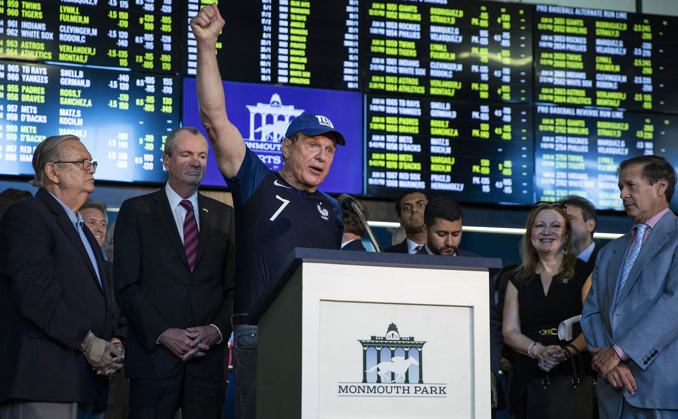 Why Super Bowl LVI Will Be Biggest for Gambling Apps Like DraftKings,  FanDuel - Bloomberg