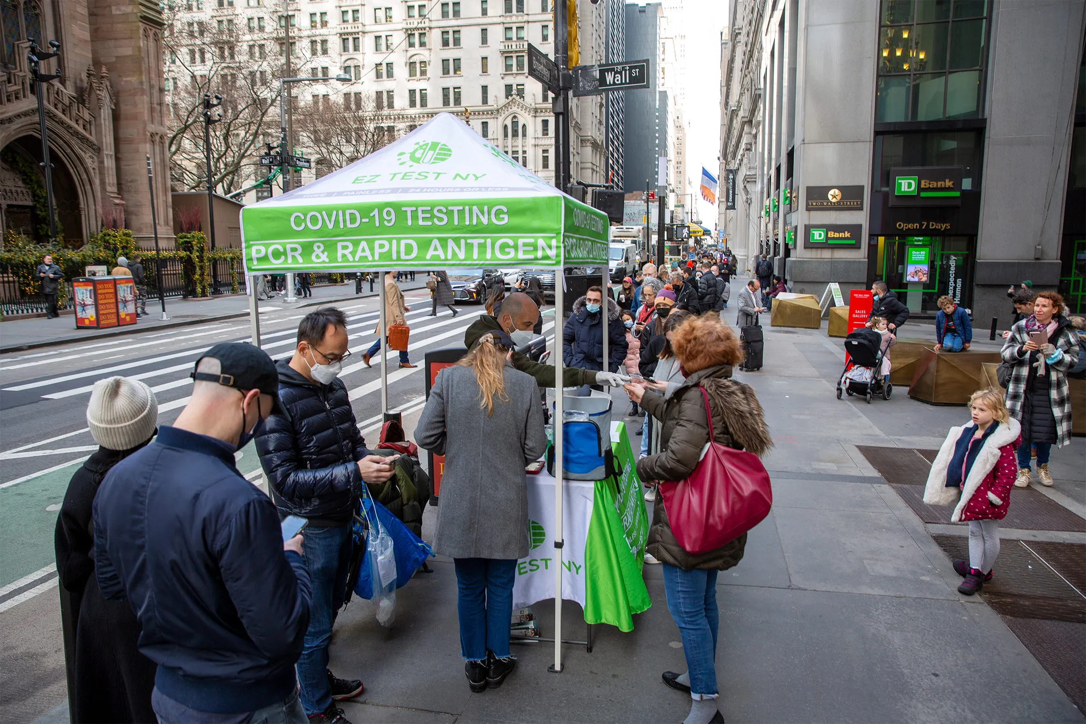 People line up for PCR and Rapid Antigen Covid-19 tests on Wall Street in New York&nbsp;on Dec. 16.&nbsp;