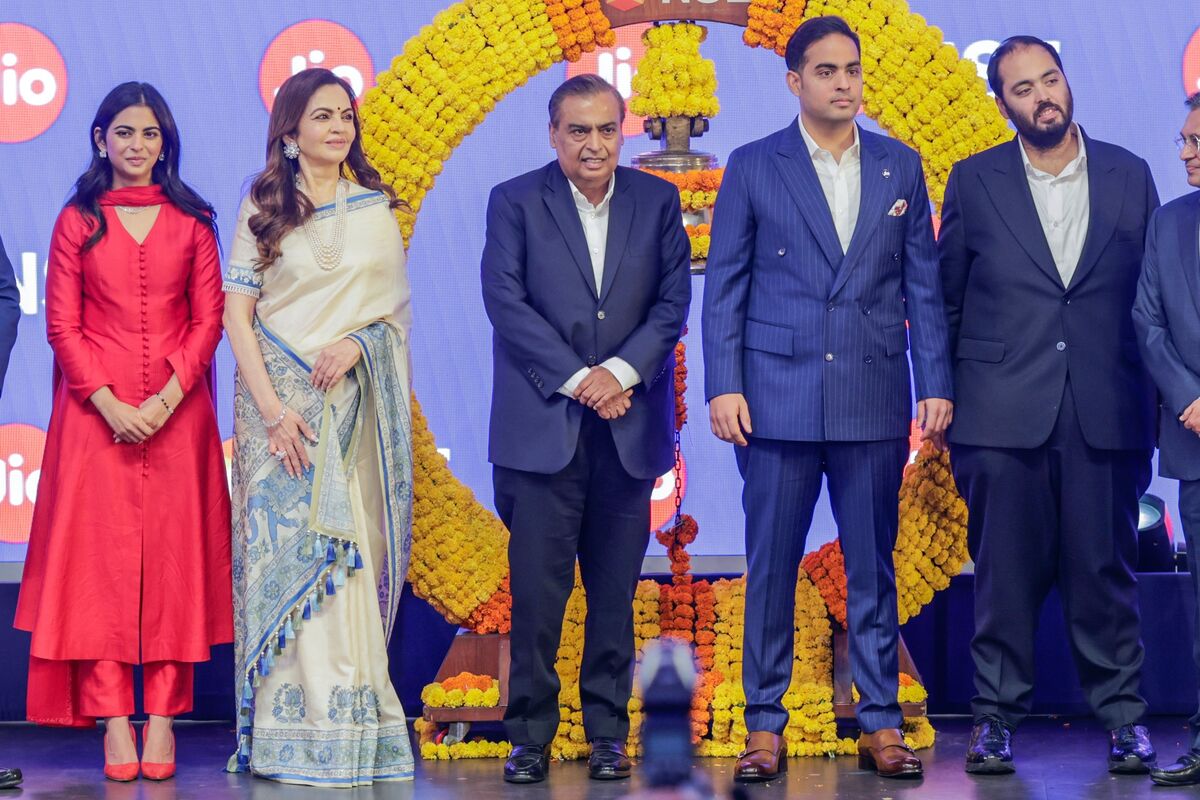 Jio’s Smash Debut Makes Ambani Conglomerate India’s Most Valuable Group