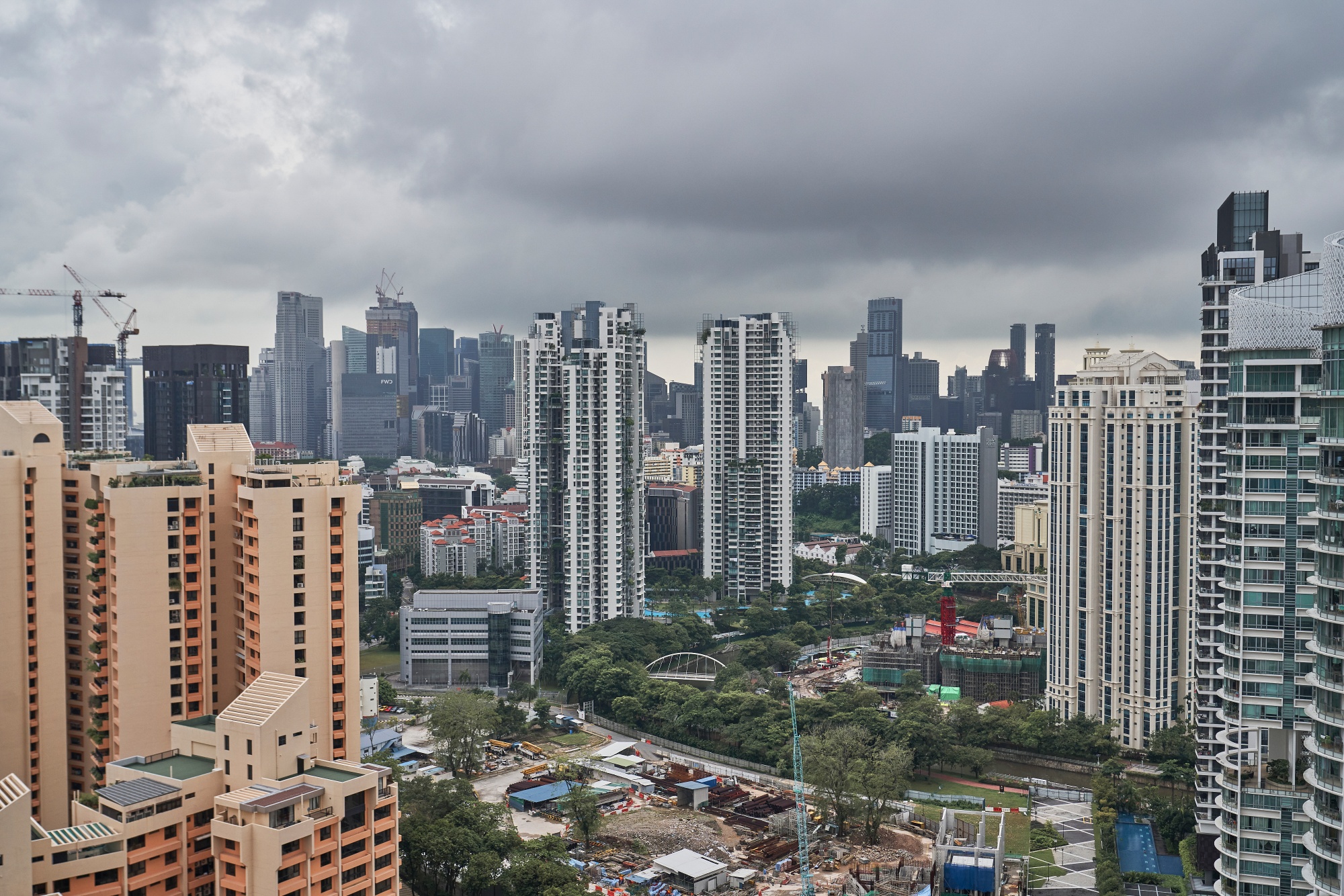 La banque centrale de Singapour voit une reprise `` progressive et inégale '' 