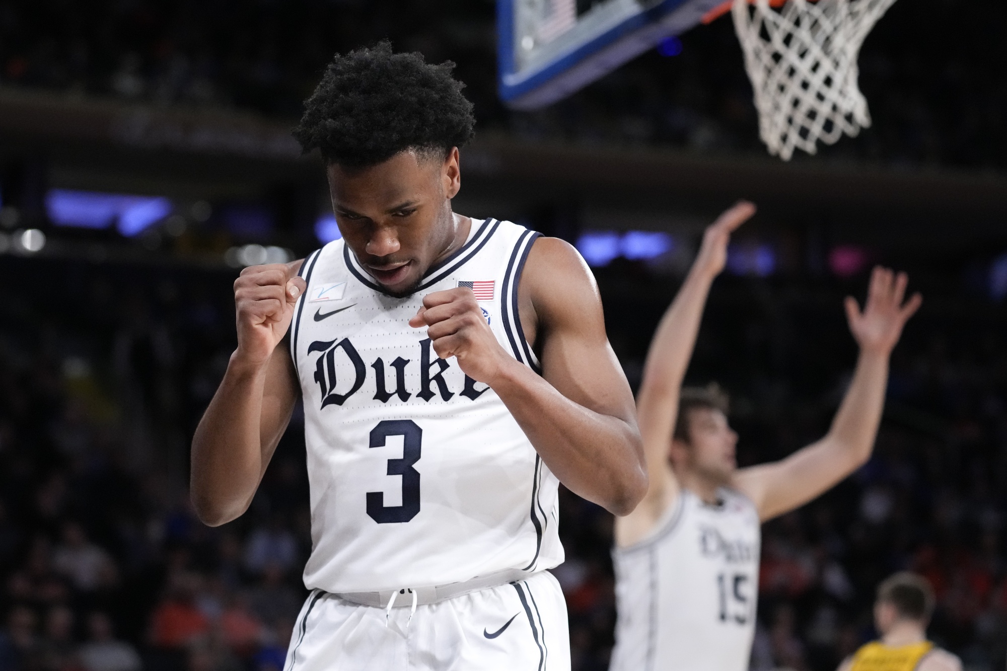 Roach Leads No. 15 Duke Past Iowa 74-62 in Jimmy V Classic - Bloomberg