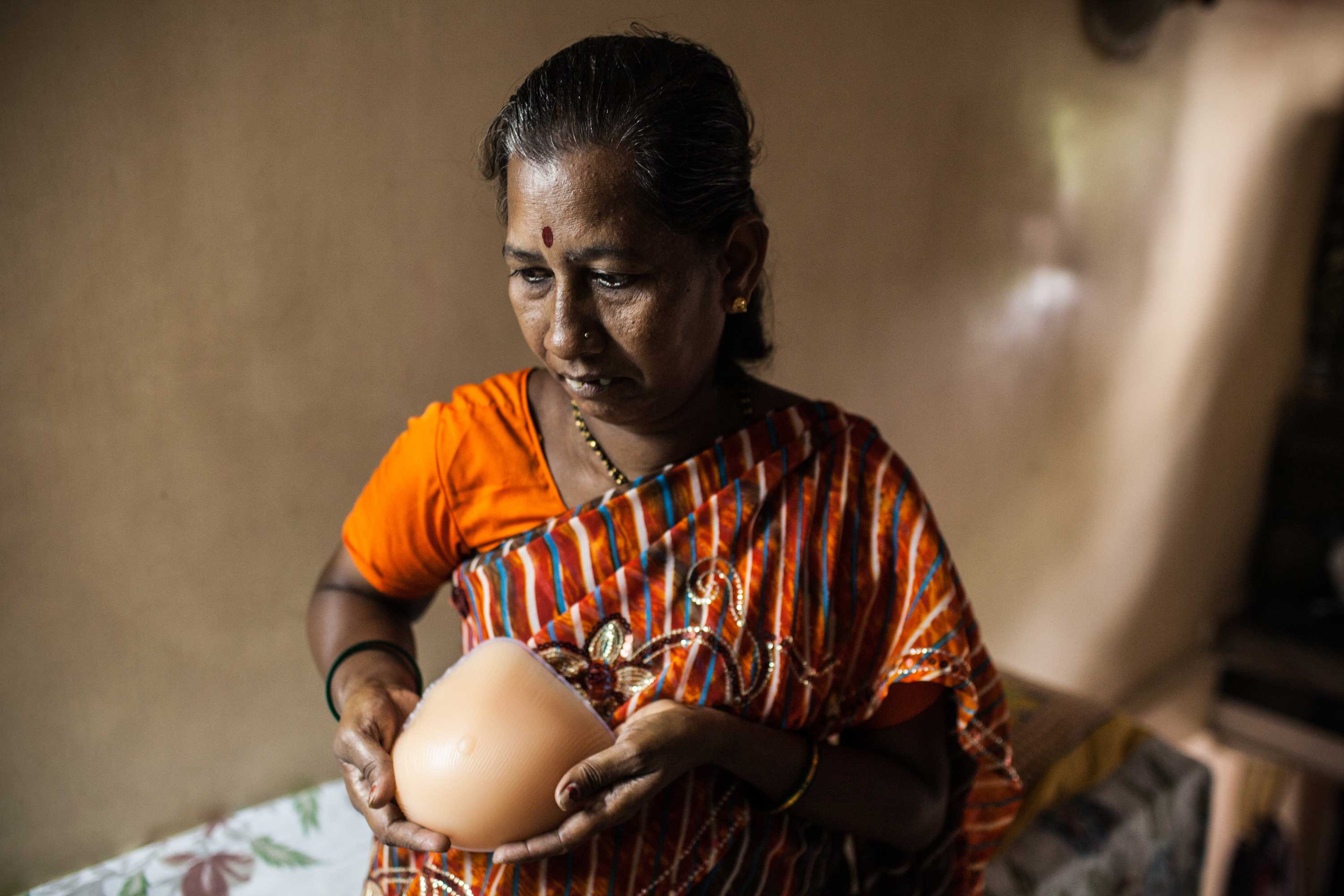 India Breast Cancer Surge Hinders Private Exams for Women - Bloomberg