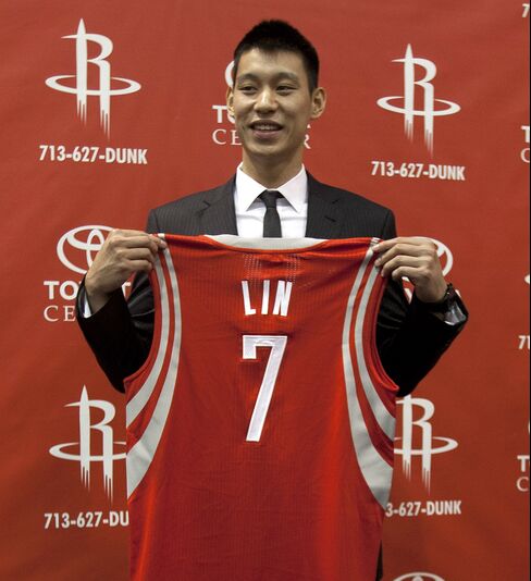 Lin Returns to New York on Dec. 17
