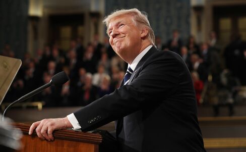 初の議会演説するトランプ大統領