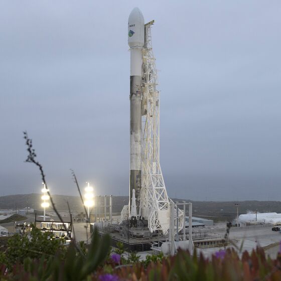 Elon Musk’s SpaceX to Launch Israeli Spaceship to the Moon