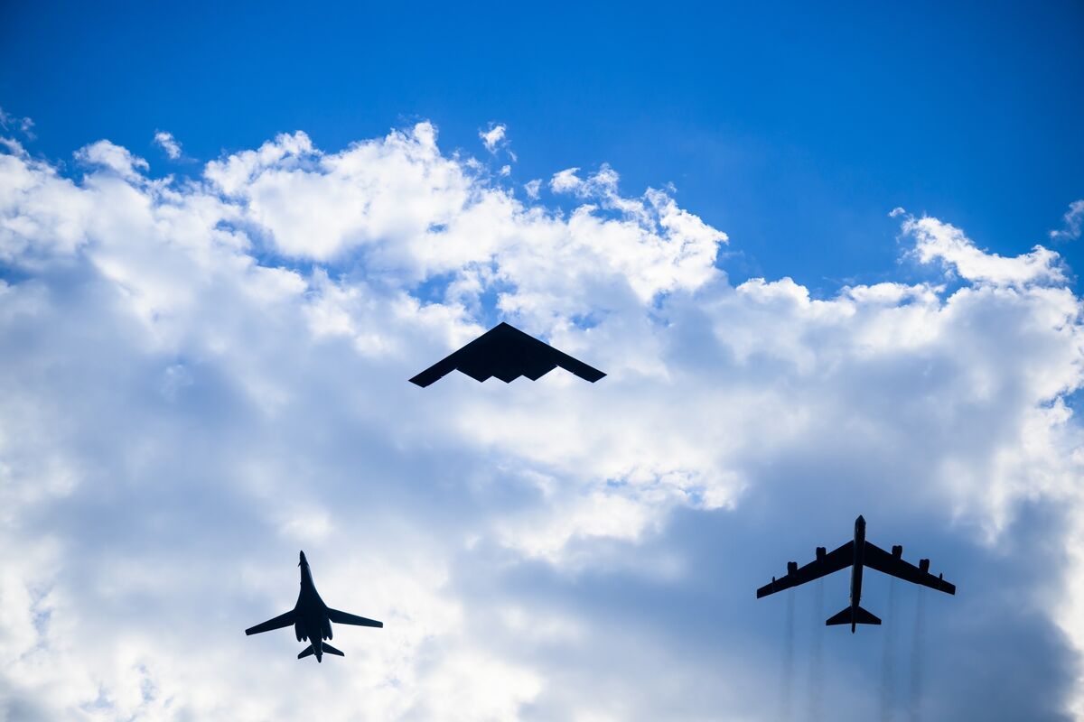 Push for 100 Years of B-52s Sees Delays, Cost Runup, GAO Says