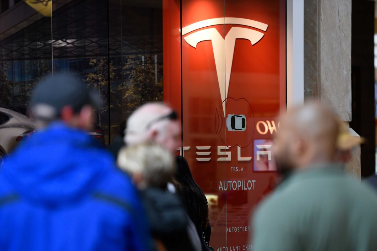 What Happens When You Die Waiting for a Tesla? - Bloomberg