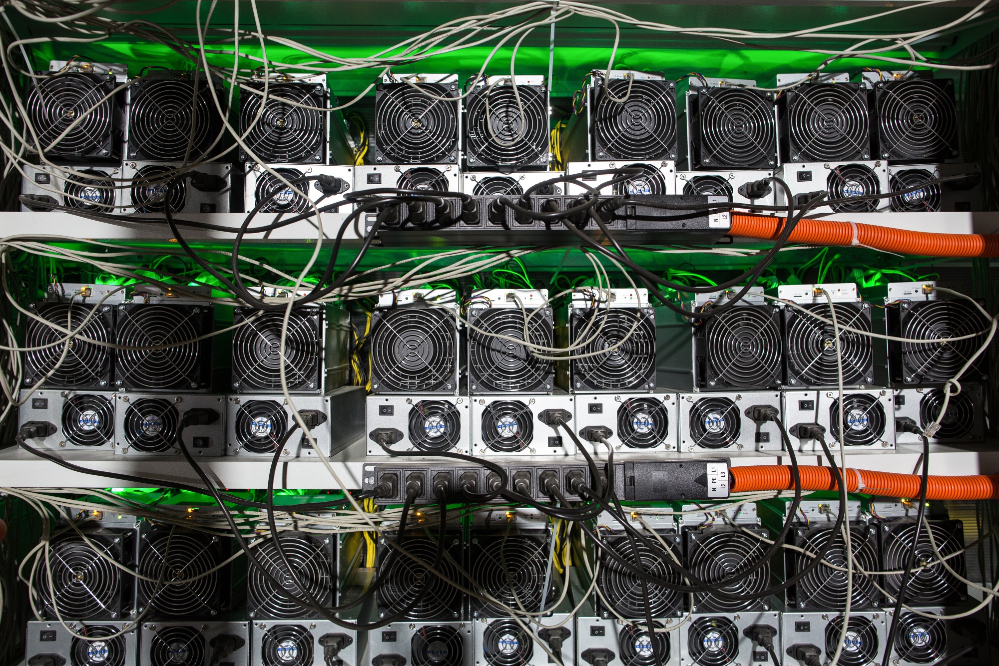 Bitcoin Miners Building Rigs Must Navigate World of Crypto Power-Hunting -  Bloomberg