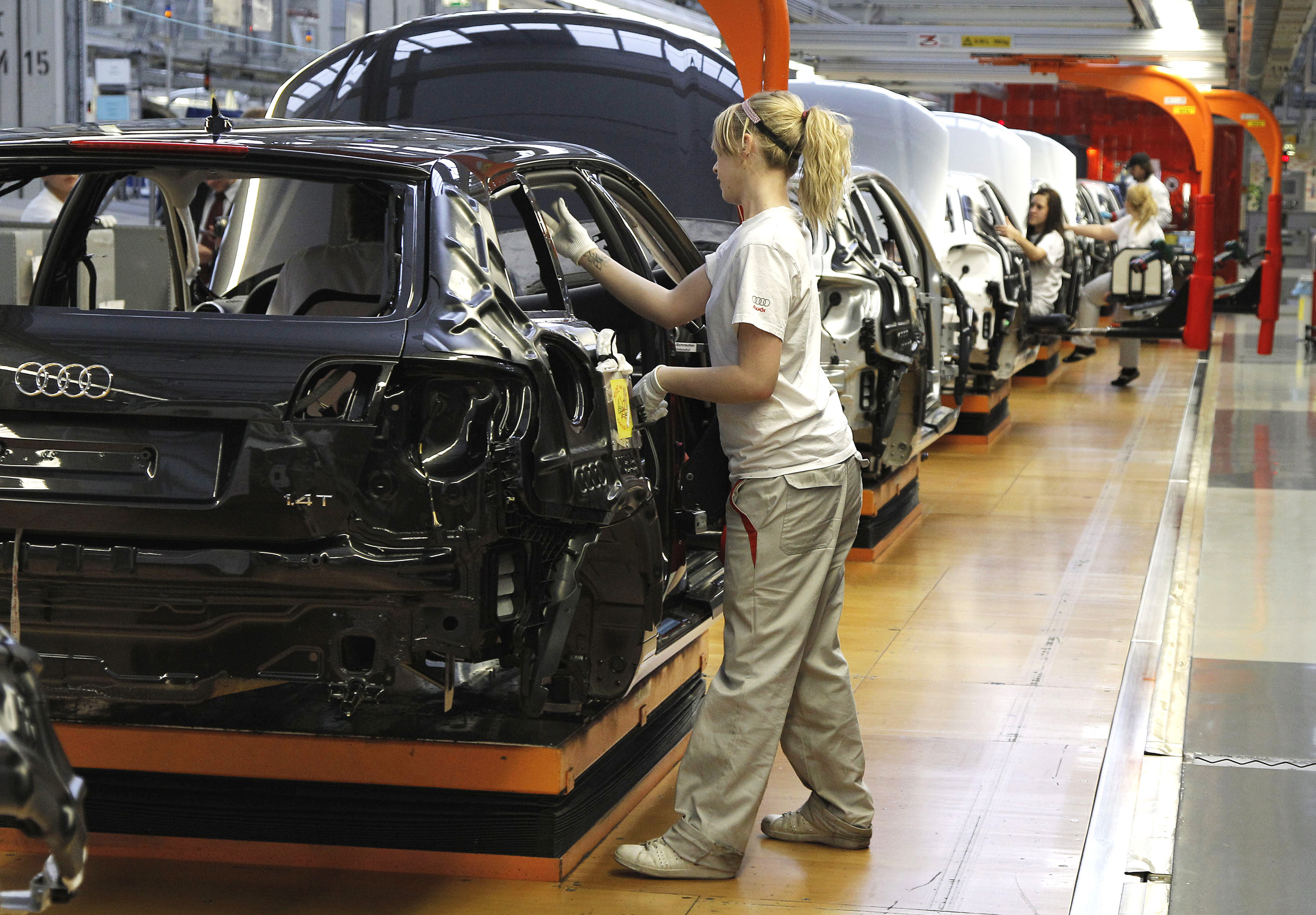 独アウディ 納車期間は３ ４カ月 記録的需要に生産追い付かず Bloomberg