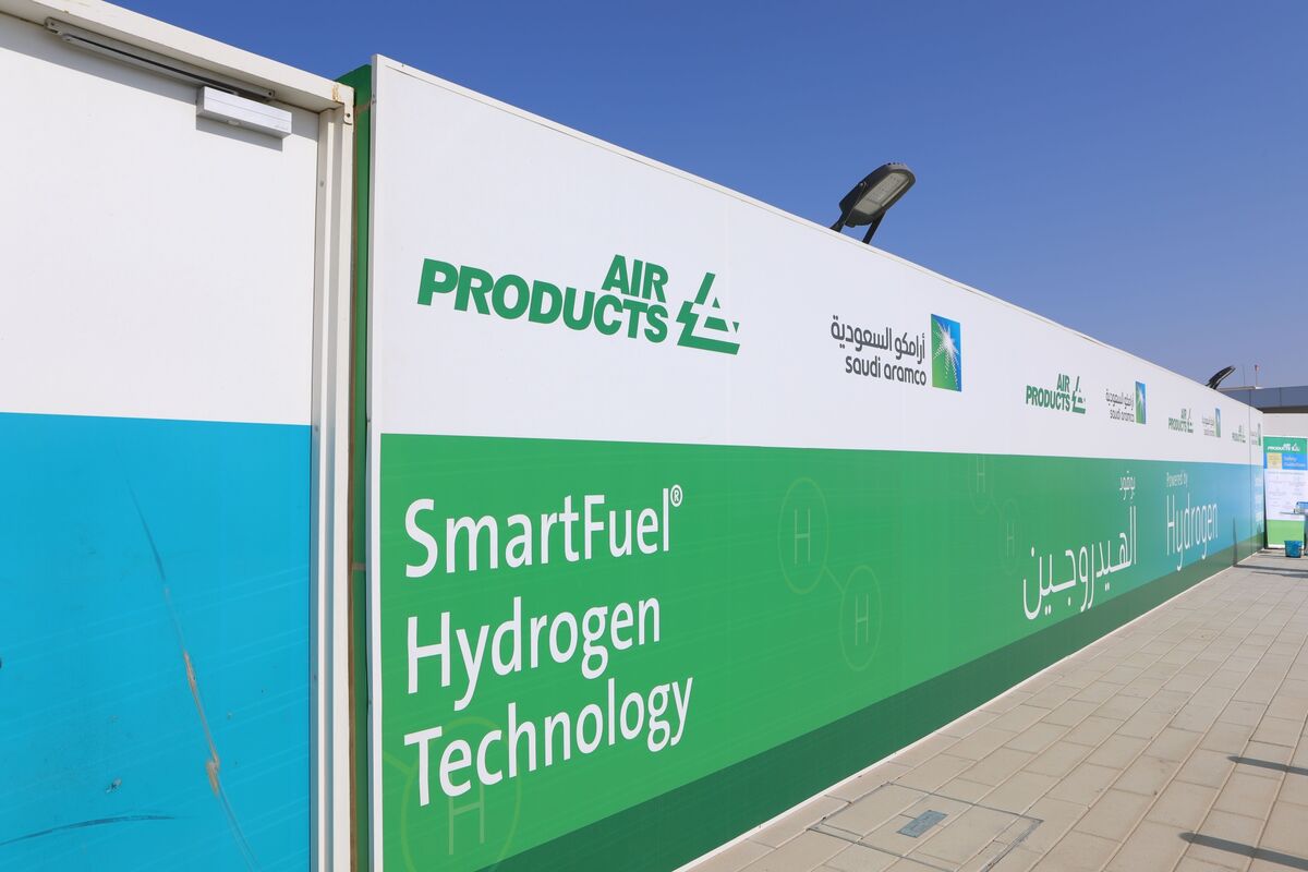 Saudi Arabia’s Mega Neom Hydrogen Plant Struggles to Find Buyers