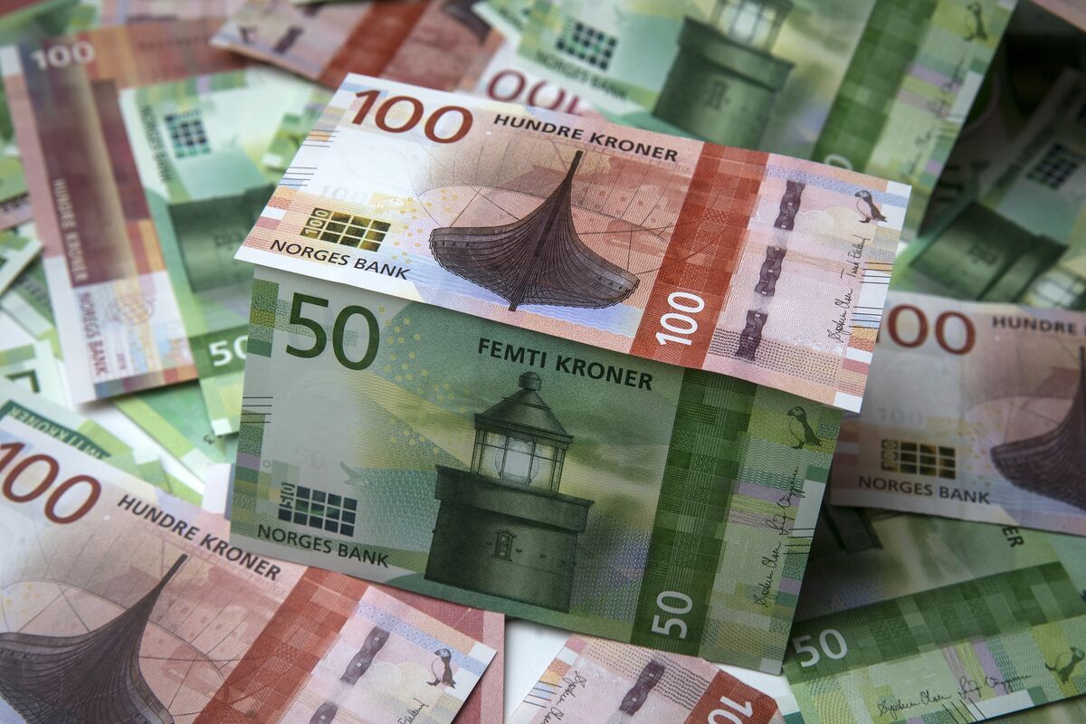 Deutsche, JPMorgan Favor Energy-Linked Currencies Amid Iran War