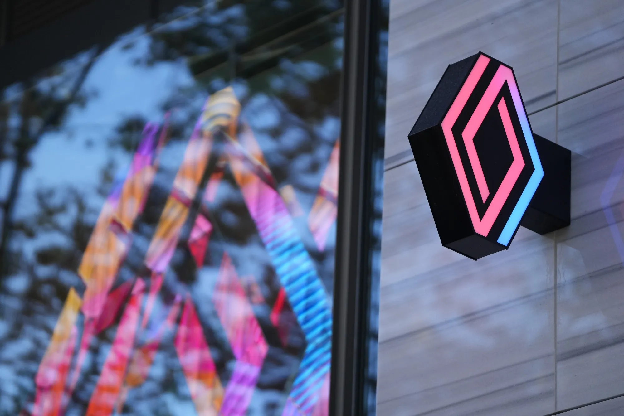 Automaker Renault Will Help France Develop Its Drone Industry - Bloomberg