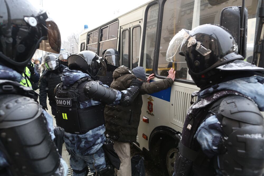 Anti Putin Protests Lead To Over 4 000 Arrests Across Russia Bloomberg