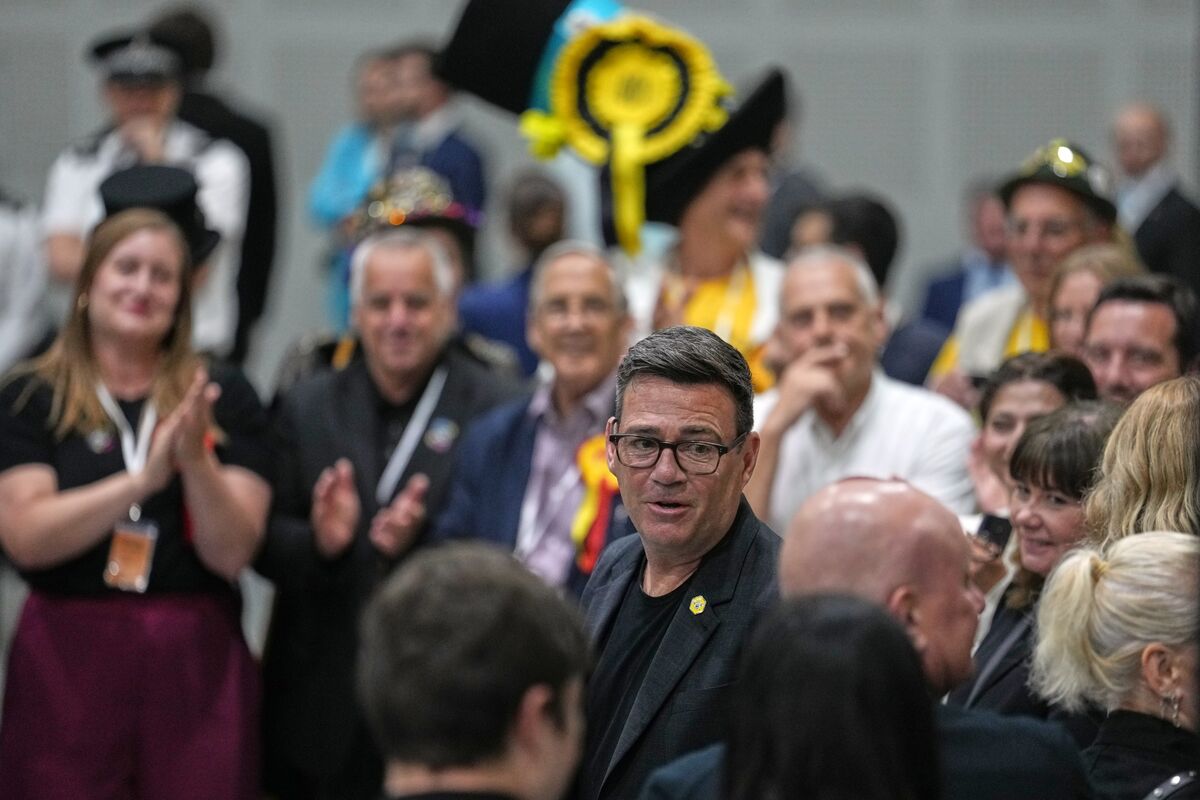 Burnham Wins Open UK Seat, Clearing Way for Run at Starmer’s Job