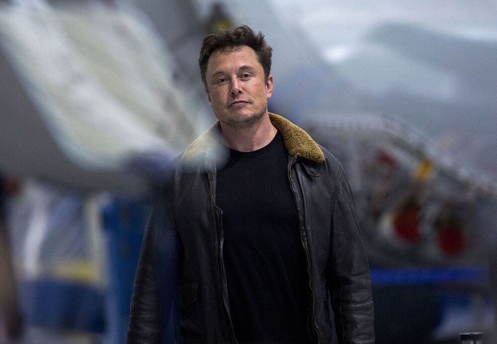 Who Is Elon Musk - DRAGON SPACECRAFT