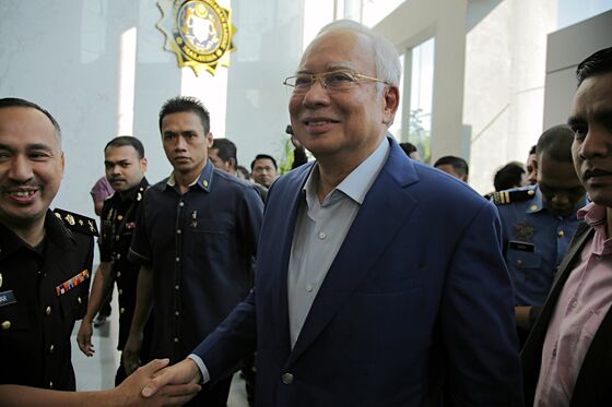 Najib Queried on 1MDB as Task Force Seeks to Recover Funds