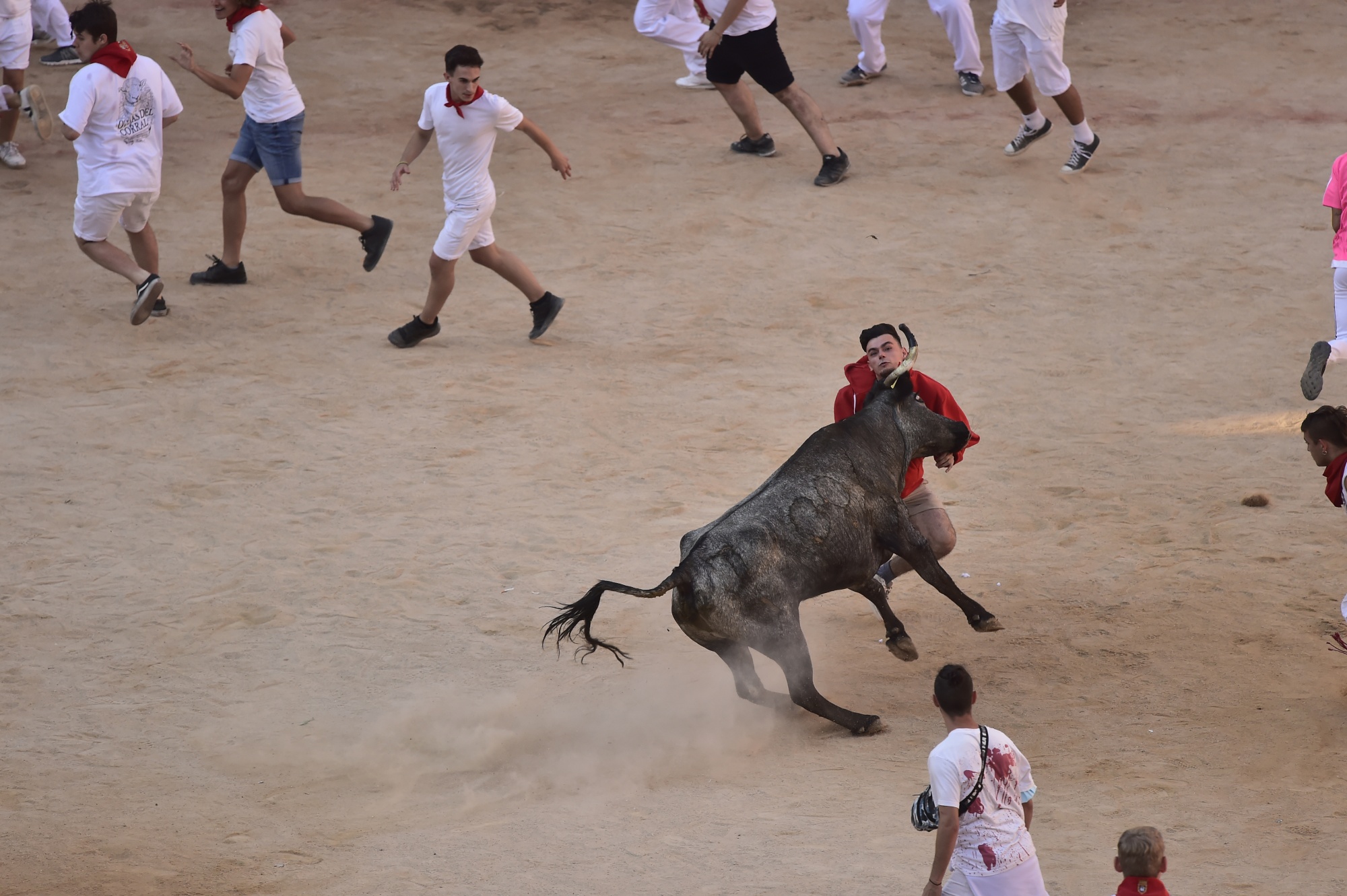 Spain's Running of the Bulls 6 Hurt, No Gorings in Pamplona Bloomberg