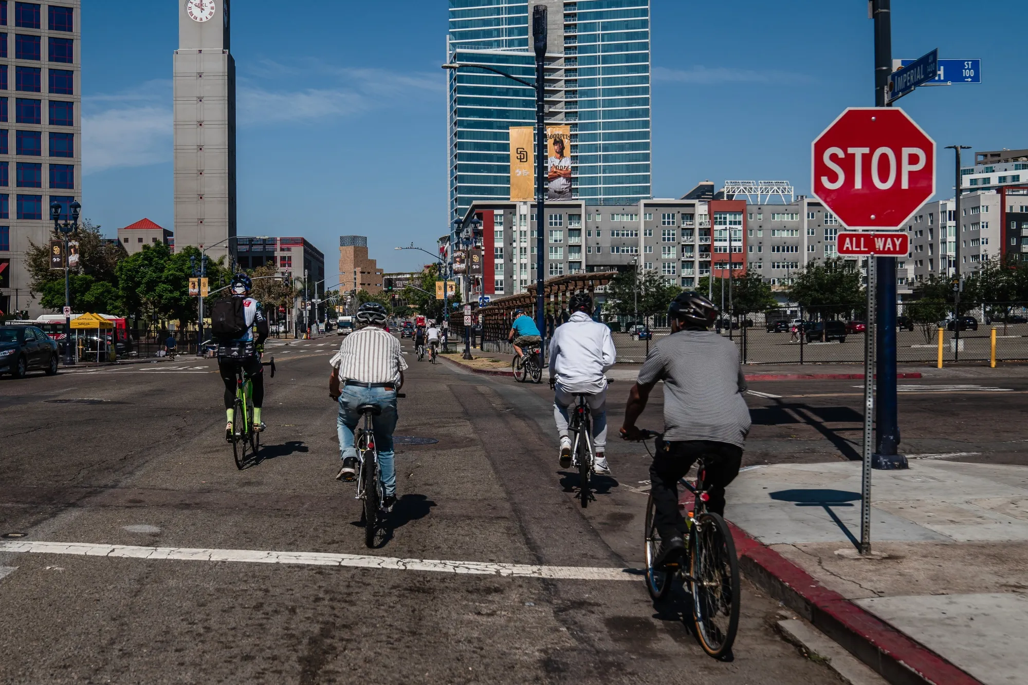 In San Diego, Homeless Cyclists Find Support on Group Bike Rides - Bloomberg