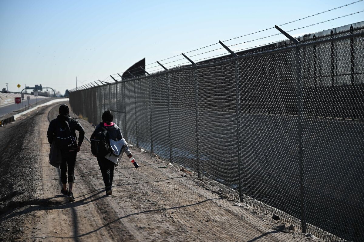 US to Offer Migrant Teenagers $2,500 to Voluntarily Return Home US to Offer Migrant Teenagers $2,500 to Voluntarily Return Home