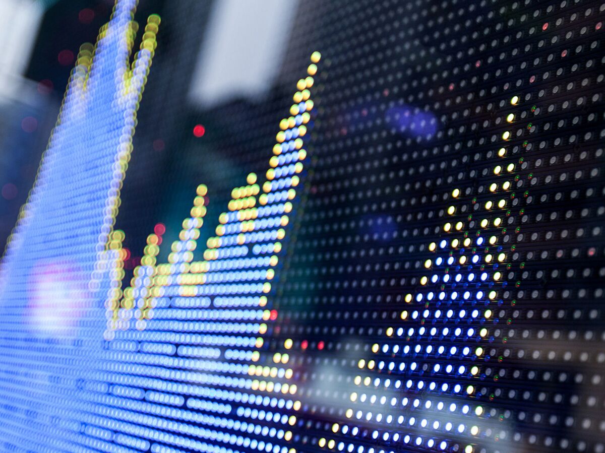 China Stock Gauge Heads for Bear Market as Tech Weakness Extends