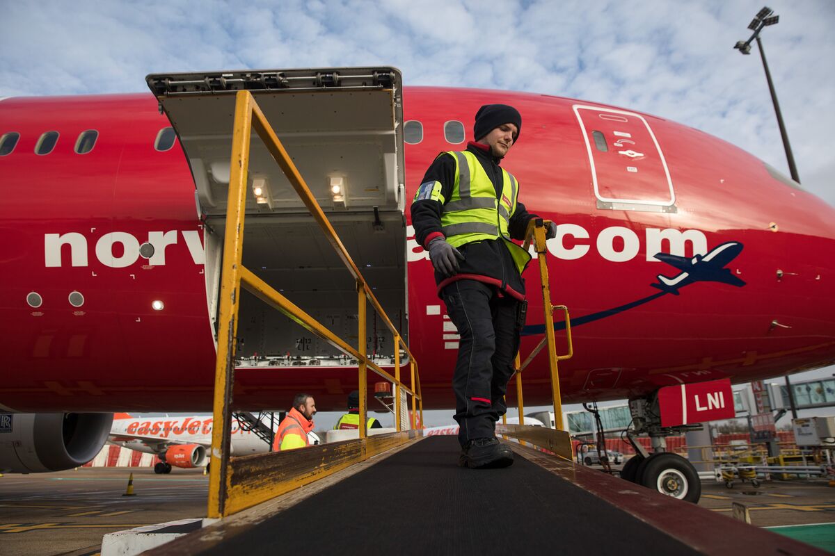 Реклама норвежской авиакомпания. Long Haul Airline. Автомобилестроение от авиакомпании. Norwegian Airbus.