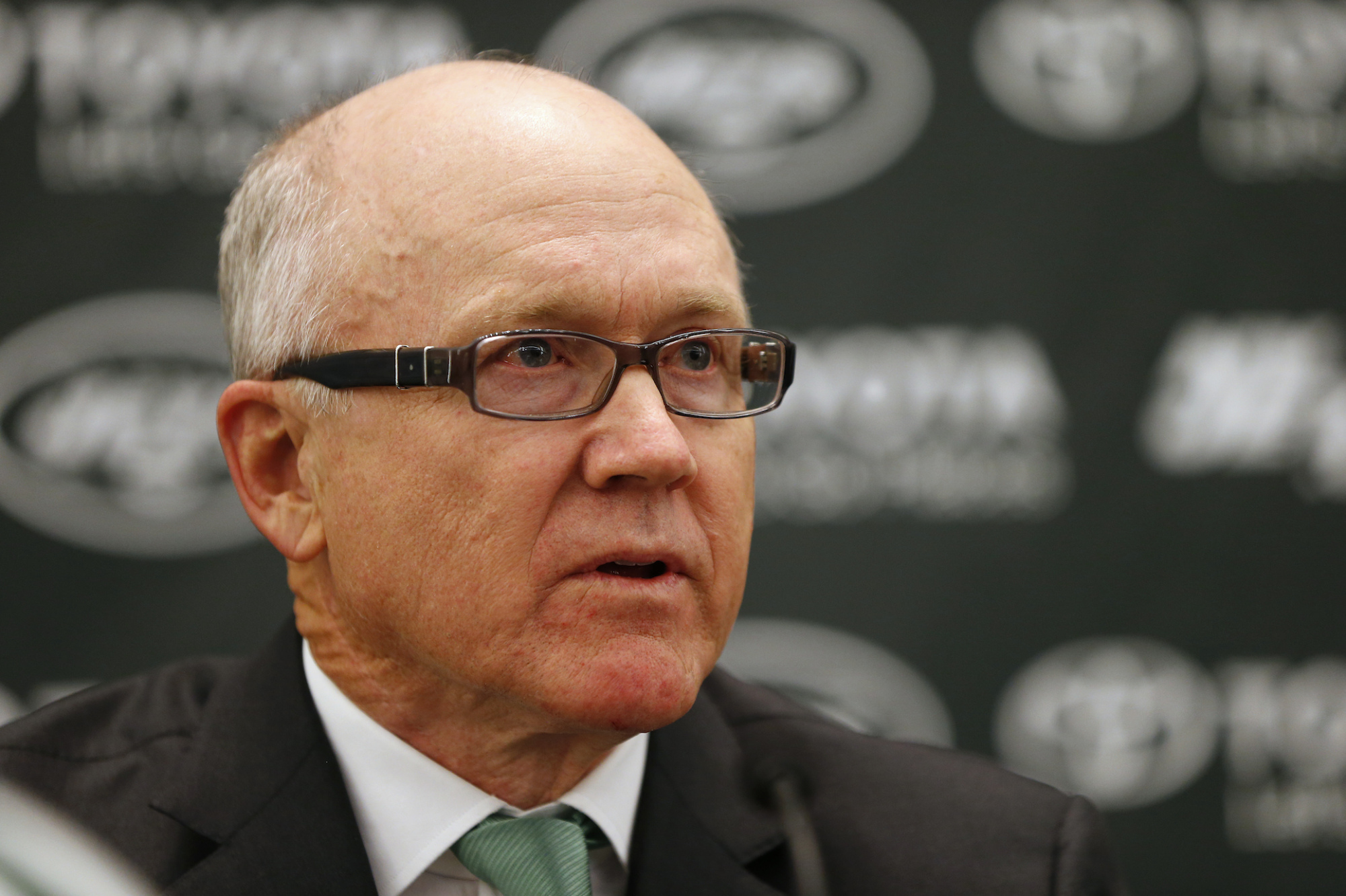 New York Jets Owner Knocking on Doors in Iowa For Jeb Bush - Bloomberg